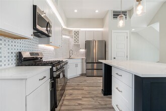 4643 Galesburg St in Houston, TX - Foto de edificio - Building Photo