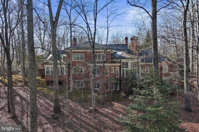 8541 Old Dominion Dr in McLean, VA - Building Photo - Building Photo
