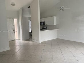 219 SE 8th St in Hallandale Beach, FL - Building Photo - Building Photo