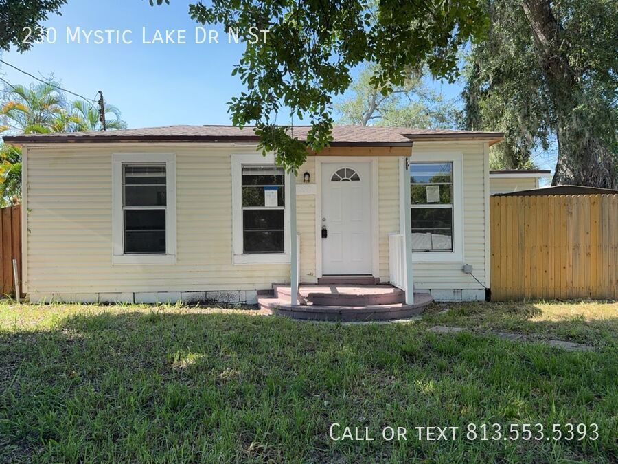 230 Mystic Lake Dr N in St. Petersburg, FL - Building Photo