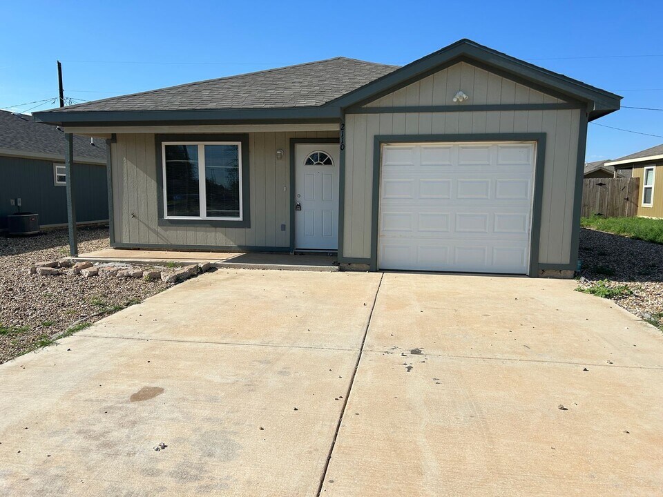 2110 E 10th St in Lubbock, TX - Building Photo