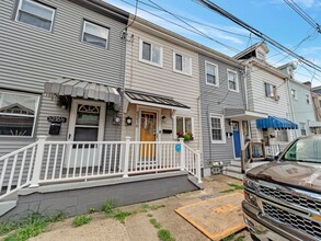 5216 Carnegie St in Pittsburgh, PA - Building Photo - Building Photo