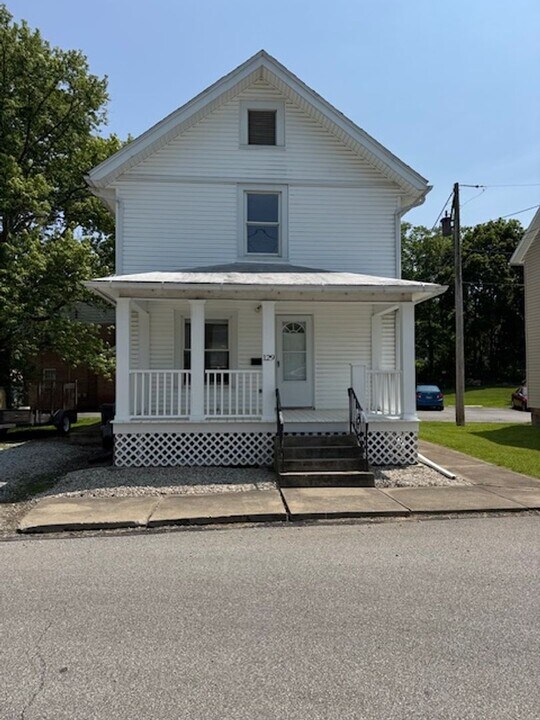 129 Diamond St in Ashland, OH - Building Photo