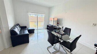 695 SW 11th St in Miami, FL - Building Photo