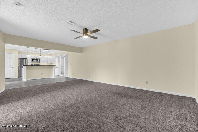 290 N Main St in Ocean Township, NJ - Foto de edificio - Building Photo