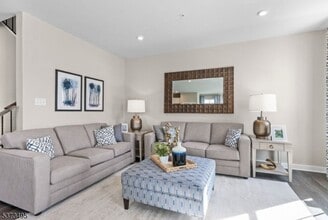 40 Owen Ct in Franklin Township, NJ - Building Photo - Building Photo