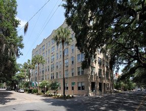 106 W Gwinnett St in Savannah, GA - Foto de edificio - Building Photo