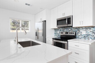 835-837 W 3rd Ave in Escondido, CA - Building Photo - Building Photo