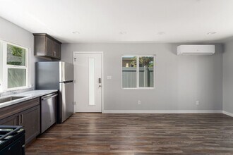 5120 Los Robles Dr-Unit -5124 Los Robles Dr. in Carlsbad, CA - Building Photo - Building Photo