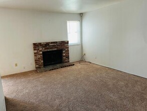8240 Center Pkwy in Sacramento, CA - Building Photo - Building Photo