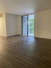 126 SW 17th Rd, Unit 208 in Miami, FL - Building Photo - Building Photo