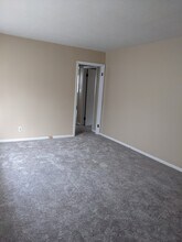 524 Goldfinch Ave in Knoxville, TN - Foto de edificio - Building Photo