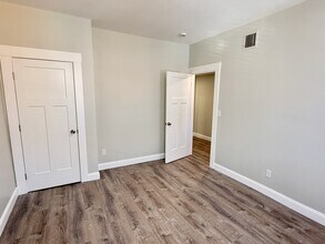 25 Linden St, Unit 1 in Boston, MA - Foto de edificio - Building Photo