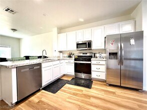 3444 N Bearpin Gap Ln in Las Vegas, NV - Building Photo - Building Photo