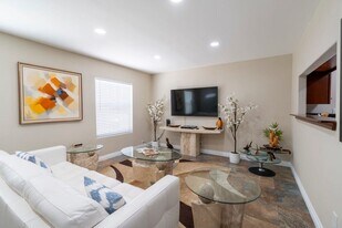 1526 San Jose St in Oceanside, CA - Building Photo