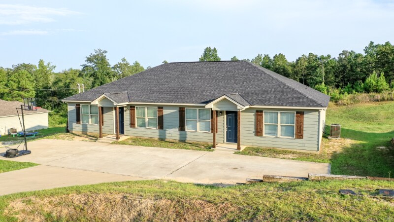 6 Cal Rd in Fort Mitchell, AL - Building Photo