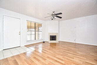 10100 S Gessner Rd in Houston, TX - Building Photo - Building Photo