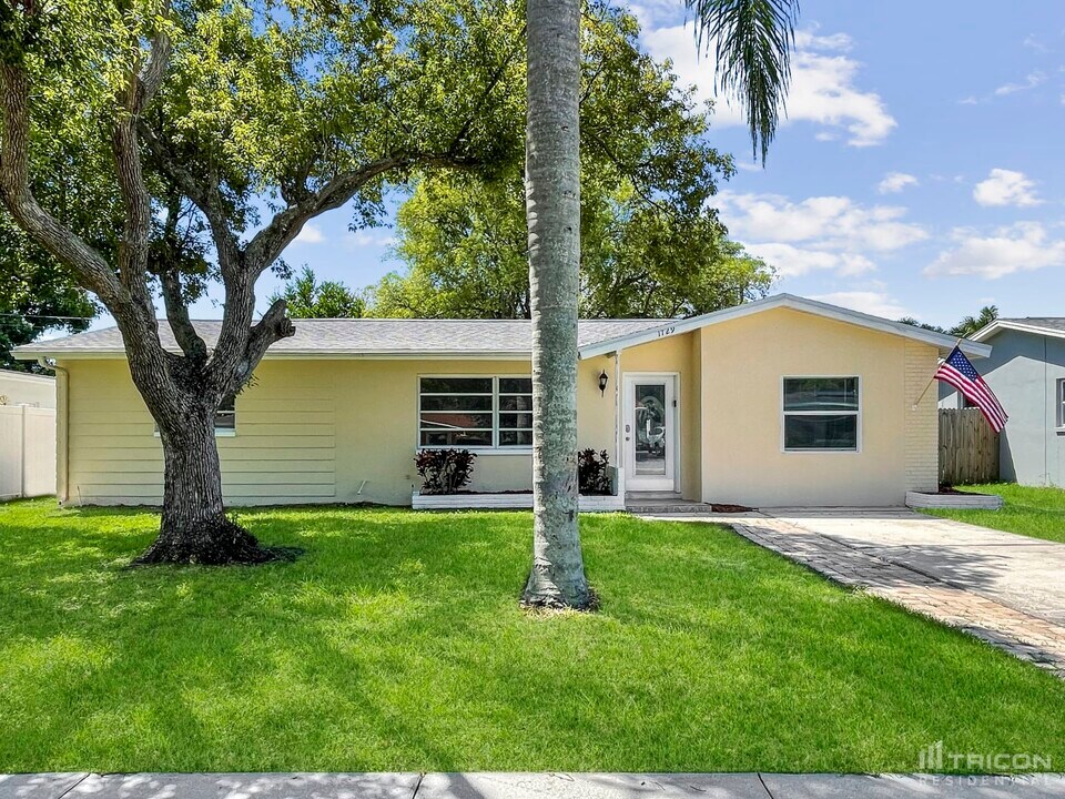 1729 Carlisle St in Clearwater, FL - Building Photo
