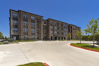 Bridge at Loyola in Austin, TX - Building Photo - Building Photo