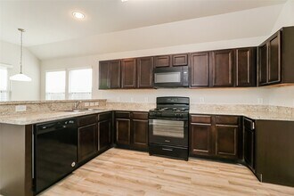 25372 Claremont Hills Ln in Porter, TX - Building Photo - Building Photo