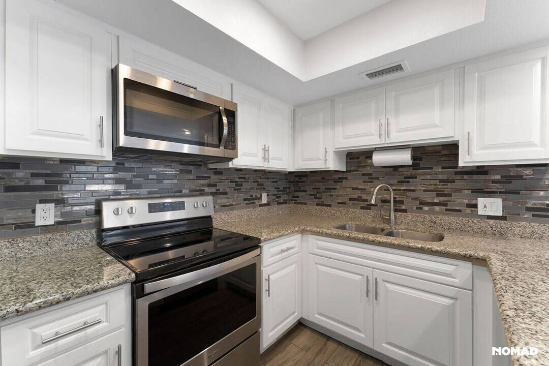 1342 W Emerald Ave in Mesa, AZ - Building Photo