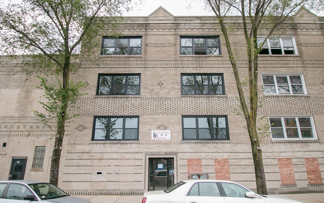3115 N Haussen Ct-Unit -1 in Chicago, IL - Building Photo