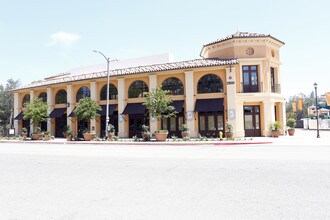 23500 Park Sorrento in Calabasas, CA - Foto de edificio - Building Photo