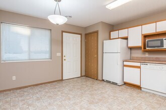 Saddle Creek Townhomes in Sioux Falls, SD - Foto de edificio - Building Photo