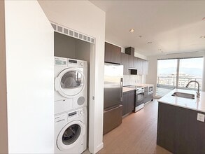 97 W Georgia St in Vancouver, BC - Building Photo - Building Photo