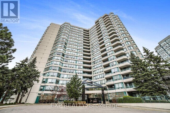 7250-7250 Yonge St in Vaughan, ON - Building Photo - Building Photo