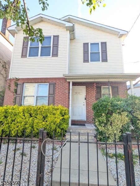 387 18th Ave in Newark, NJ - Building Photo