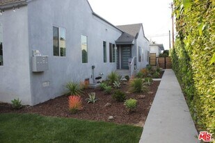 713 Vernon Ave in Los Angeles, CA - Building Photo