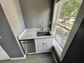 440 Laurel St, Unit 2 in Manchester, NH - Building Photo - Building Photo