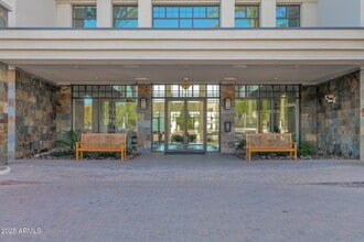 8 Biltmore Estates Dr in Phoenix, AZ - Foto de edificio - Building Photo