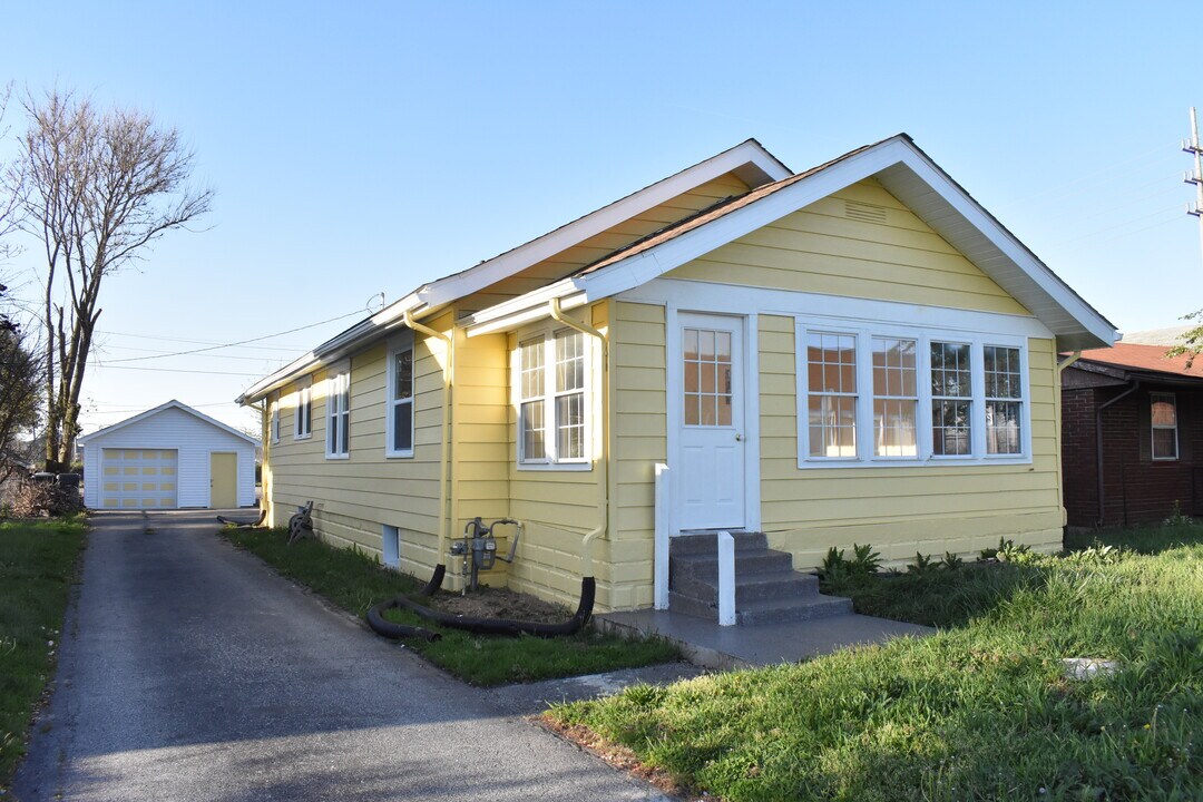 416 E 31st St in Anderson, IN - Building Photo