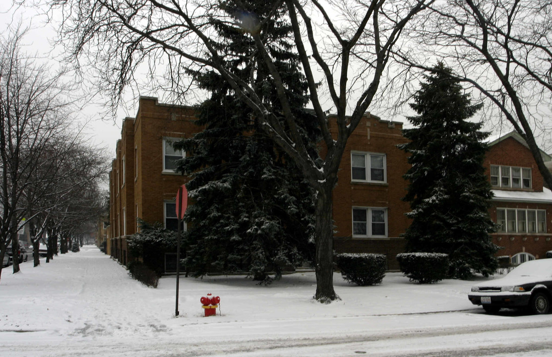 4354 W. Drummond Pl. in Chicago, IL - Foto de edificio