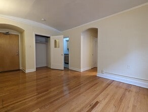 537 W Arlington Pl, Unit 536-304 in Chicago, IL - Foto de edificio - Building Photo