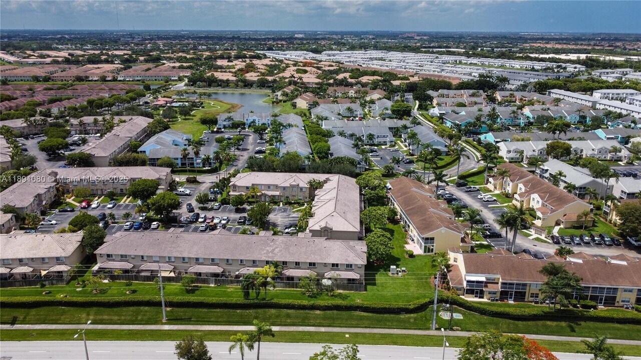2242 SE 26th Ln in Homestead, FL - Building Photo
