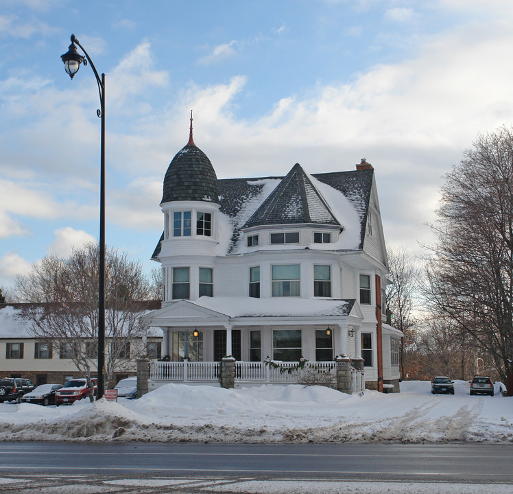 1108 Lake Ave in Rochester, NY - Foto de edificio