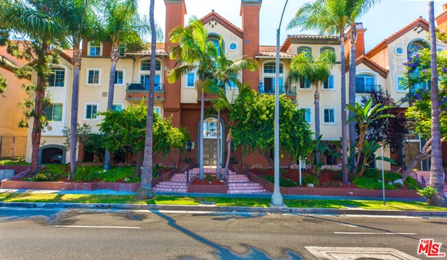 property at 7120 La Tijera Blvd