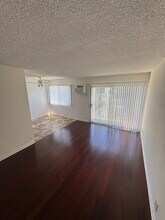 1810 N Bronson Ave in Los Angeles, CA - Foto de edificio - Building Photo