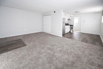 Sandalwood Apartments in Philadelphia, PA - Foto de edificio - Building Photo