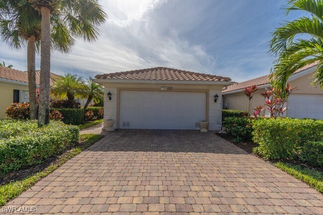7768 Ionio Ct in Naples, FL - Foto de edificio - Building Photo
