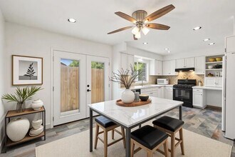 2406 Berkeley Ave in Austin, TX - Building Photo - Building Photo