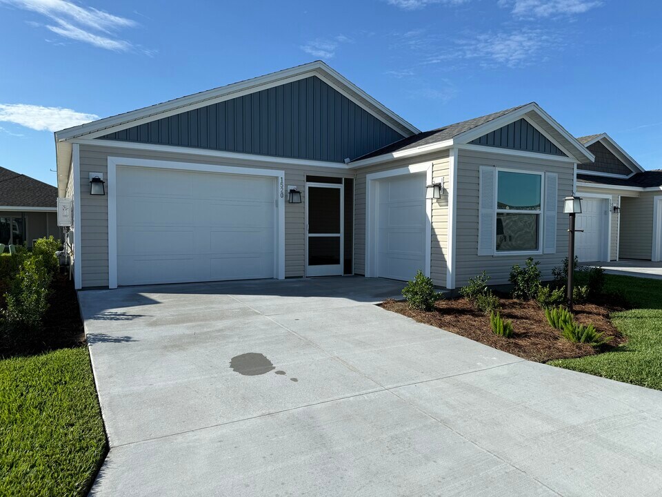 1520 Strawbridge St in Sumterville, FL - Building Photo