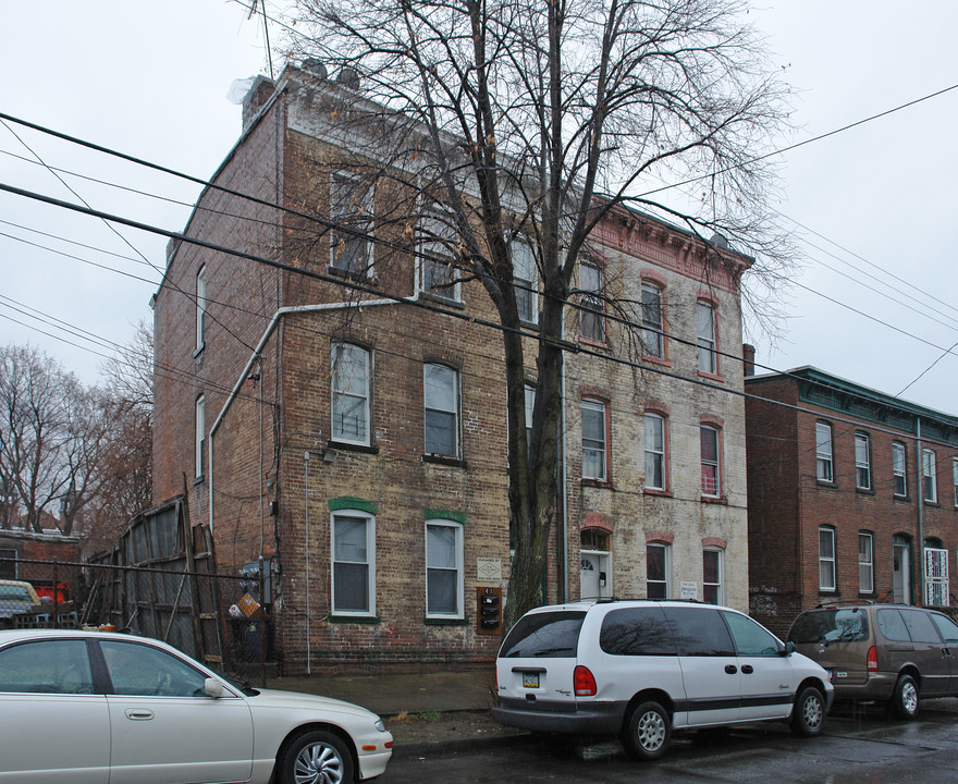 41 Hasbrouck St in Newburgh, NY - Building Photo