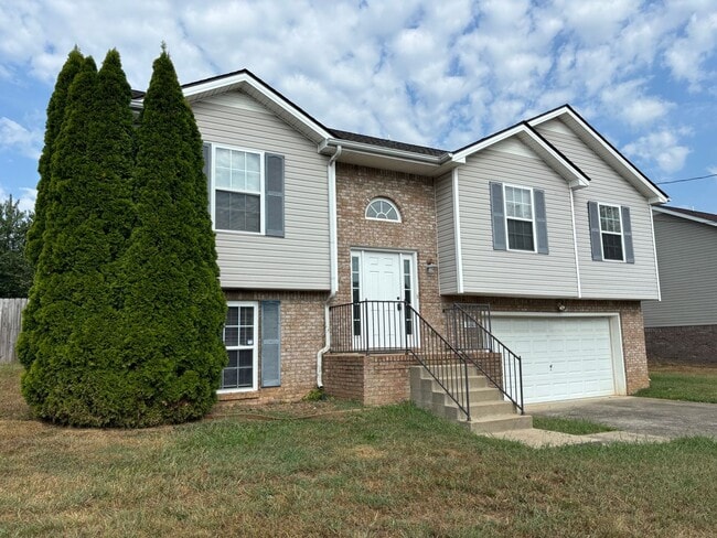 3404 Queensbury Rd in Clarksville, TN - Foto de edificio - Building Photo