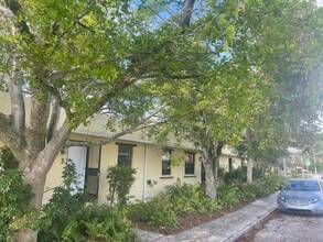 1130 N Federal Hwy, Unit 1 in Lake Worth Beach, FL - Foto de edificio - Building Photo