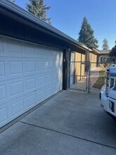 8530 Rathbun Rd SE in Yelm, WA - Foto de edificio - Building Photo