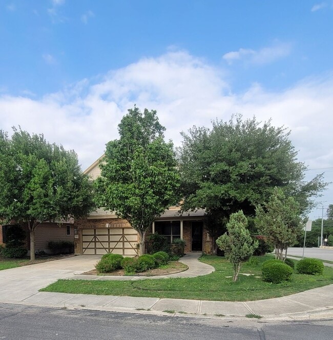 13302 Loma Bonita in San Antonio, TX - Building Photo - Building Photo
